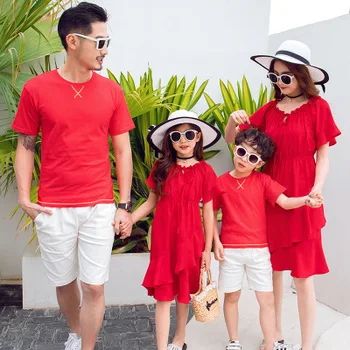 

2019 Summer Family Look Set Mother Daughter Dresses Father Son T-shirts Shorts 2pcs Matching Family Outfits Mommy and Me Clothes