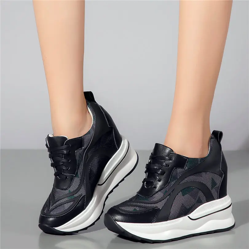 Кроссовки в стиле панк готика; женские туфли-лодочки из коровьей кожи на танкетке и высоком каблуке; дышащие летние кроссовки; теннисные туфли на шнуровке; повседневная обувь