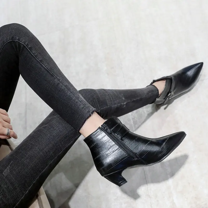 Sianie Tianie/Женская обувь на среднем каблуке женские ботильоны с острым носком зеленого и оливкового цвета зимние ботинки с пряжкой размера плюс 45, 46