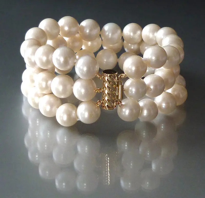 

0456 Cultured Pearls Bracelet 3 Row with Clasp Yellow Gold