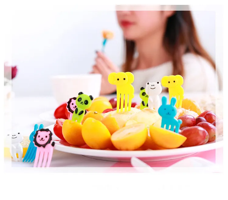 

1SET Giraffe Elephant Fruit Fork Set Salad Forks Cake Fruit Picks Cutlery Party Forks Tableware Toothpicks Decoration OK 0231