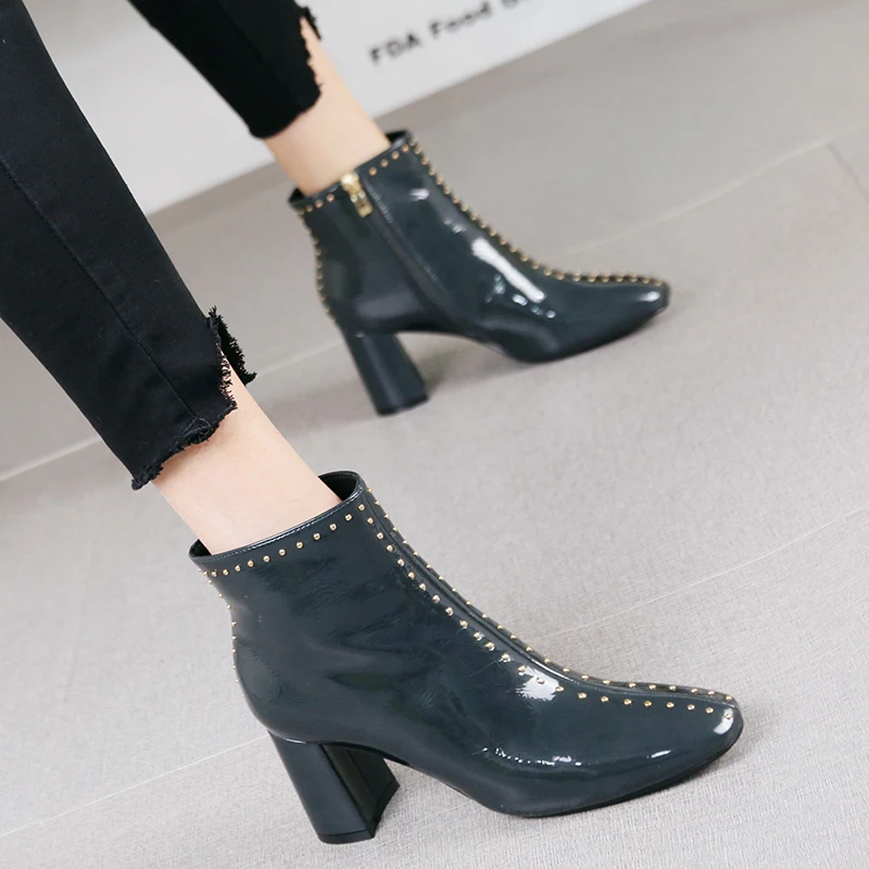 

EOEODOIT Metal Nieten Rivet Boots Fashion Design Women Short Ankle Square Toe Leather Boots Shoes 8 CM High Chunky Heel Pumps