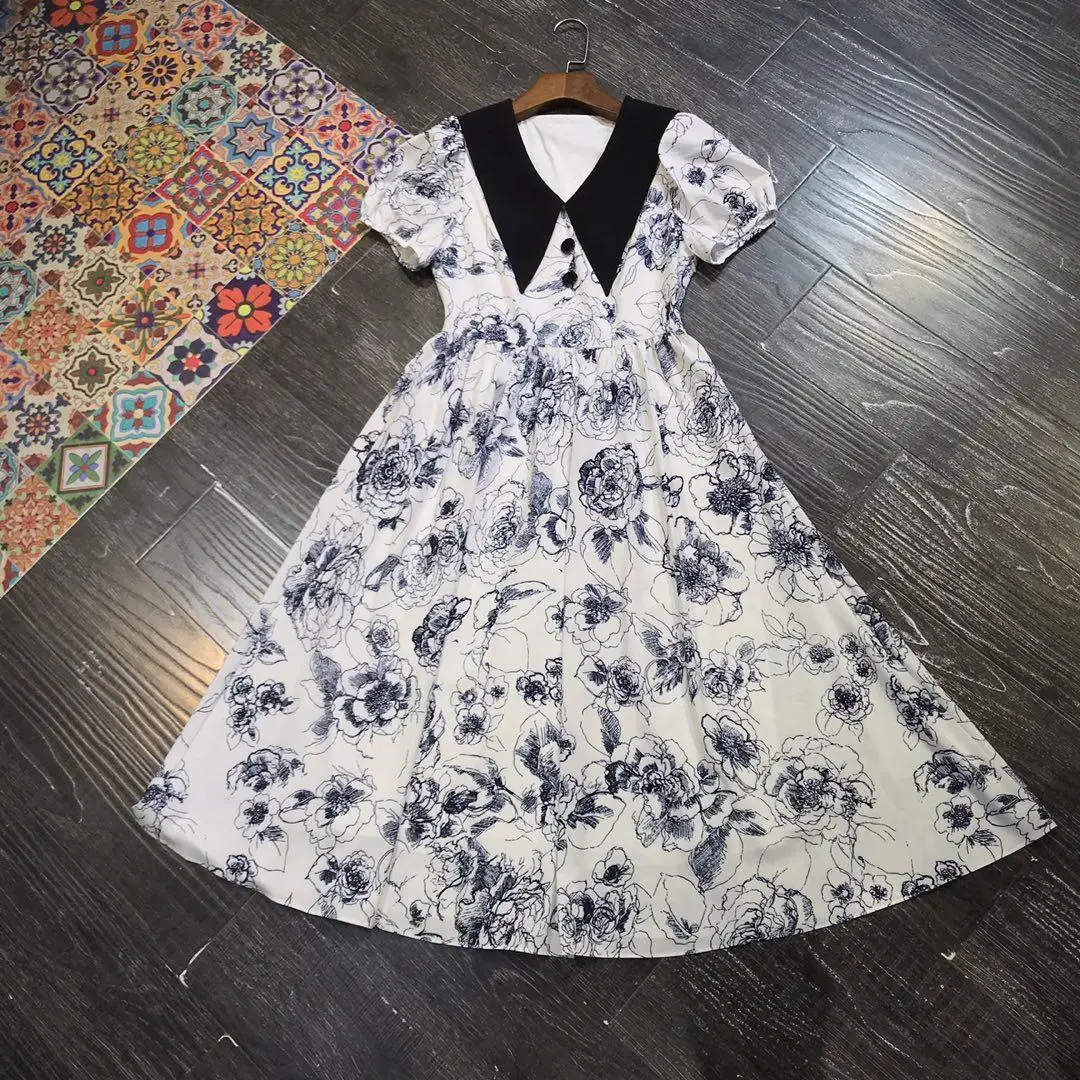 

The 2019 summer brought French platycodon grandiflorum new dress suit
