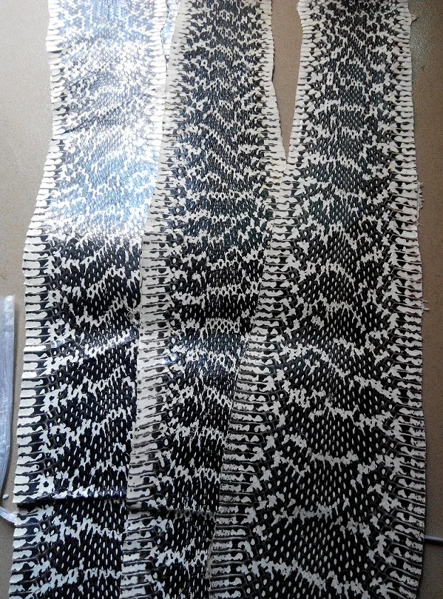 

1pcs Black color natural primary color snake skins