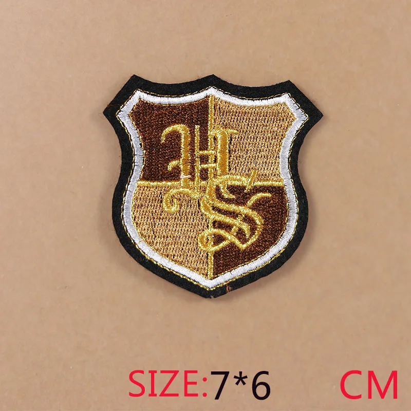 

1PC fashion shield red gray flag Iron On Embroidered Patch For Cloth Cartoon Badge Garment Appliques Accessory