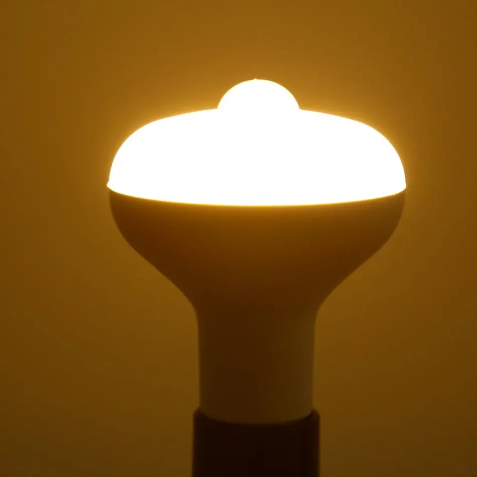 2 Colors 50000 Hours Long Lifespan Vibration resistance E27 9W LED Bulb