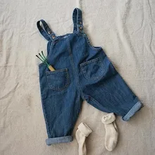 Новые модные джинсовые комбинезоны для мальчиков и девочек осенние модные детские штаны хорошего качества размеры от 1 до 6 лет PV668