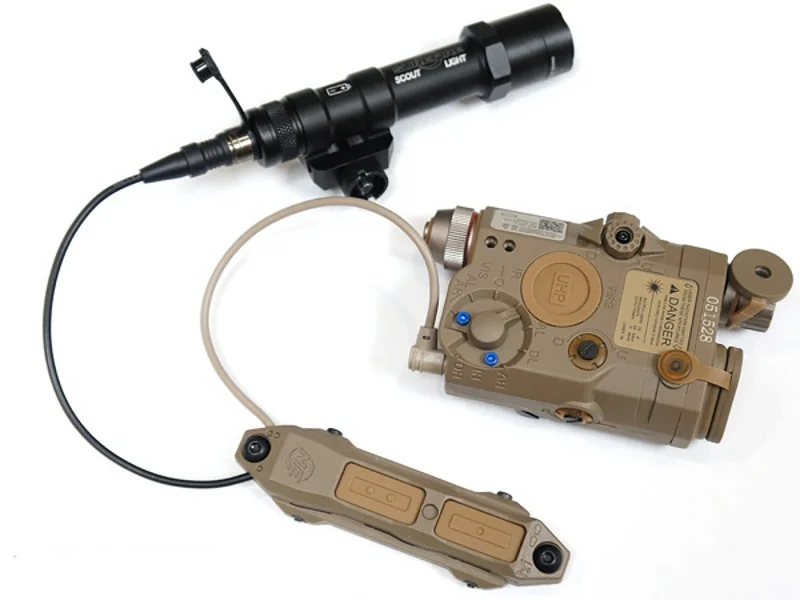 Night Evolution Airsoft PEQ тактический фонарь, дополненная Давление переключатель двойной пульт дистанционного управления света аксессуары NE04040