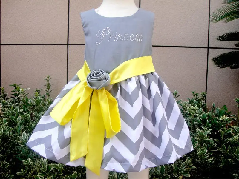 Yellow and white chevron dress sash Yellow and white chevron dress sash