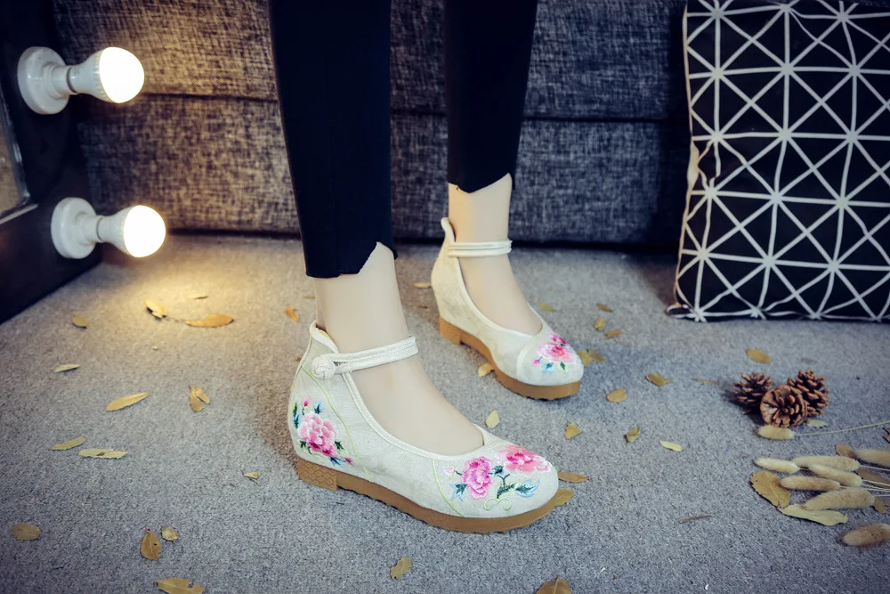 Женская обувь в китайском стиле; обувь из флока и хлопка с цветочной вышивкой на плоской платформе; обувь на толстой подошве с ремешком на щиколотке; женская обувь с вышивкой
