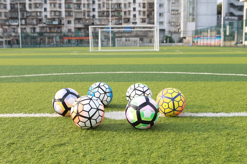 Лидер продаж 2018 Размер 5 Размер 4 бесшовные футбольный мяч из кожи PU Нескользящие гранулы футбольный мяч Высокое качество для игры матч