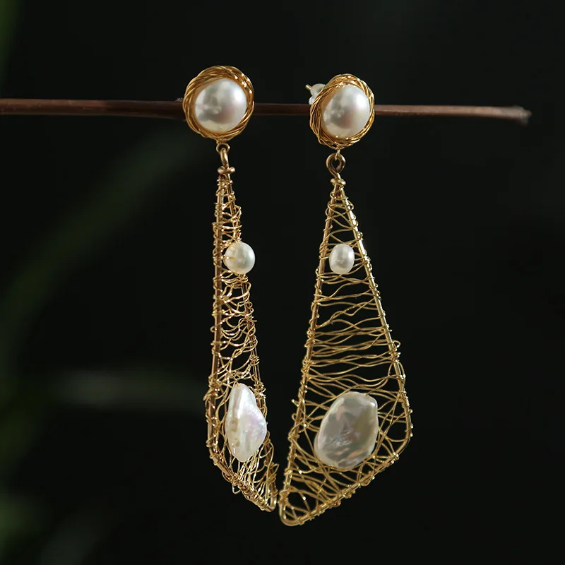 

Fashion Gold Injection 14K Non-fading Natural Special-shaped Pearl Silk Winding New Process Geometric Ear Nail Earrings