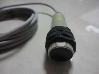 

2pcs/lot NEW E3F3-D61 Diffuse reflection type