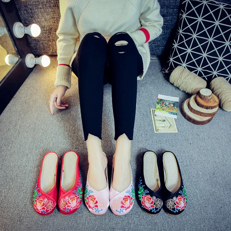 

Woman Flats Summer Slip On Shoes Ethnic Embroidered Flats Femal Vintage Flat Casual Shoes Round Toe Plus Size 34-41