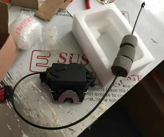 Cena Wysokiej jakości siłownik zamka drzwi windy pasuje do bagażnika Mercedes Benz 06 12 R 07 12 Gl Pretty A1647400735 A1647400335