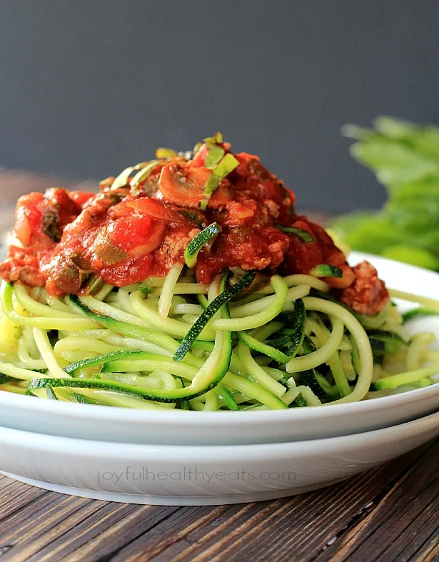 Zucchini-Noodles-with-Meat-Mushroom-Tomato-Sauce_8