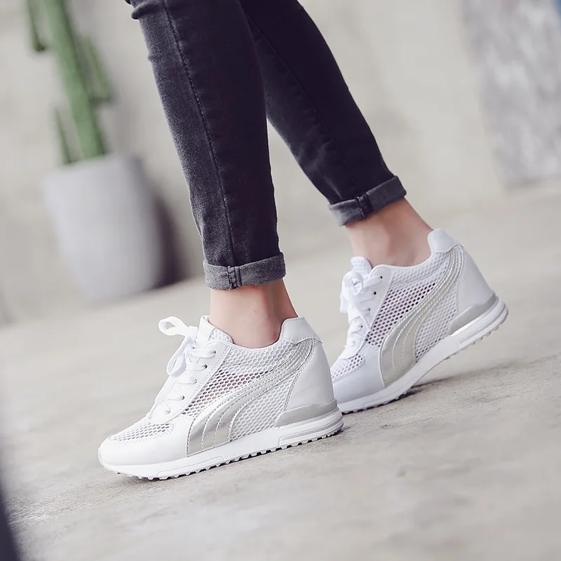 

2018 new women's summer wild increase comfortable breathable mesh non-slip white shoes.