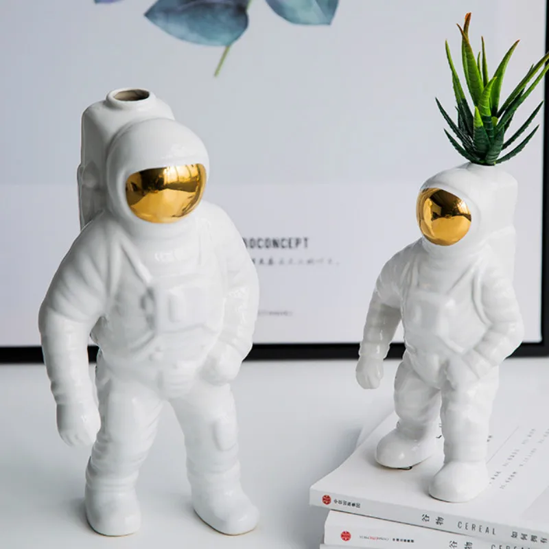 

1 PCS Ceramic Spaceman Decoration Modern Creative Model Room Decoration Desktop Decoration Astronaut Vase Decoration