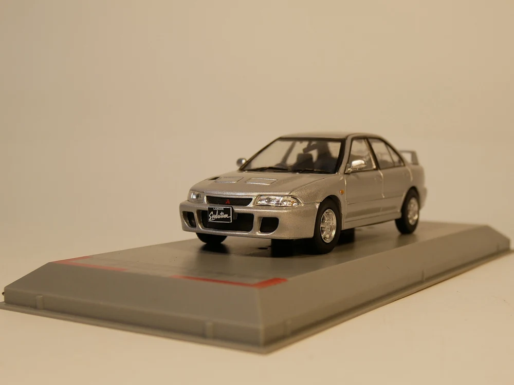 Литой клуб 1:43 поколения GTI Mitsubishi Lancer Evolution 1992 от ixo