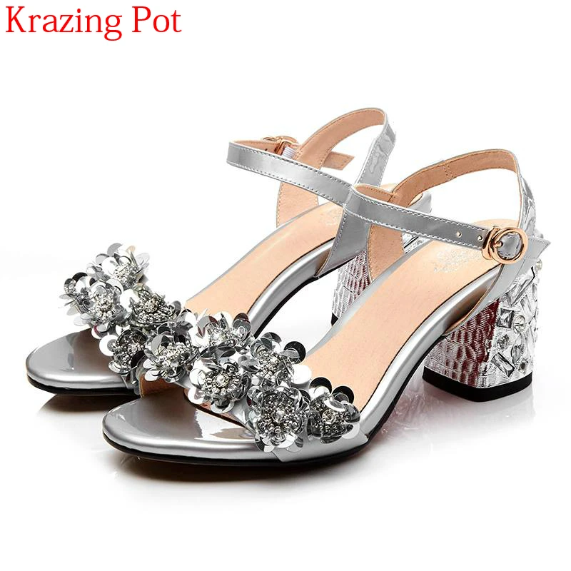 

2018 New Arrival Genuine Leather Buckle Strap Crystal Flowers Peep Toe Square Heel Women Sandals Office Lady Party Shoes L0f5