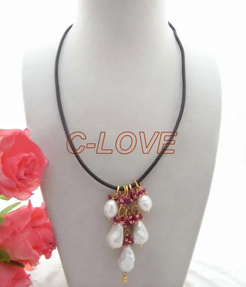 

Hand-Made Semi-Stone Natural White Nucleated Baroque Flameball Pearl Necklace