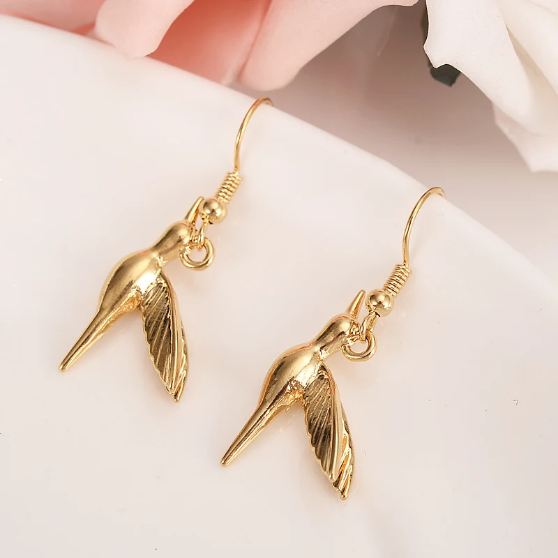 

Gold small Tobago Animal Necklace Hummingbird Necklace Bird Pendant Dainty Hummingbird Jewelry for women Party Accessories gift