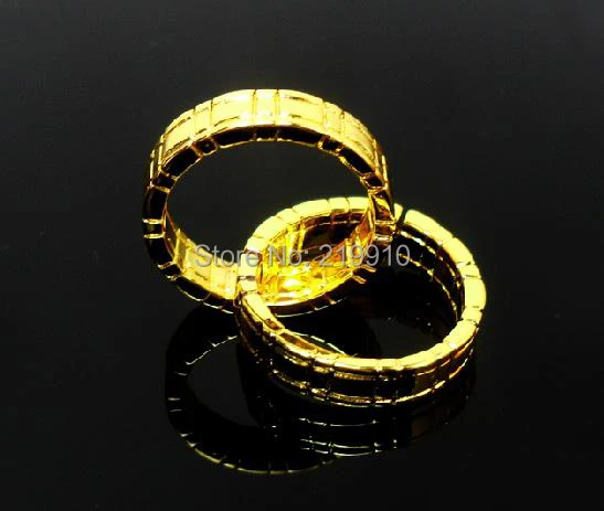

Free shipping Himber Ring/Ring Throuh Finger -Golden - Close Up Magic / Magic Trick