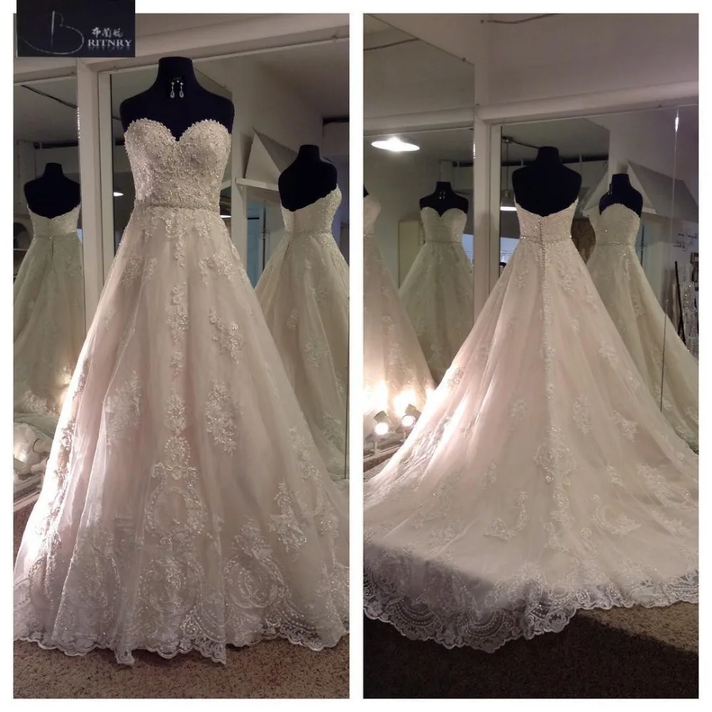 Elegant Sweetheart Appliques Lace Wedding Dress Count Train Lace Up