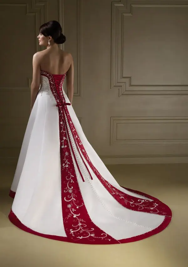 Великолепная линия Часовня Поезд Милая декольте вышитые атласное дизайнерское свадебное платье