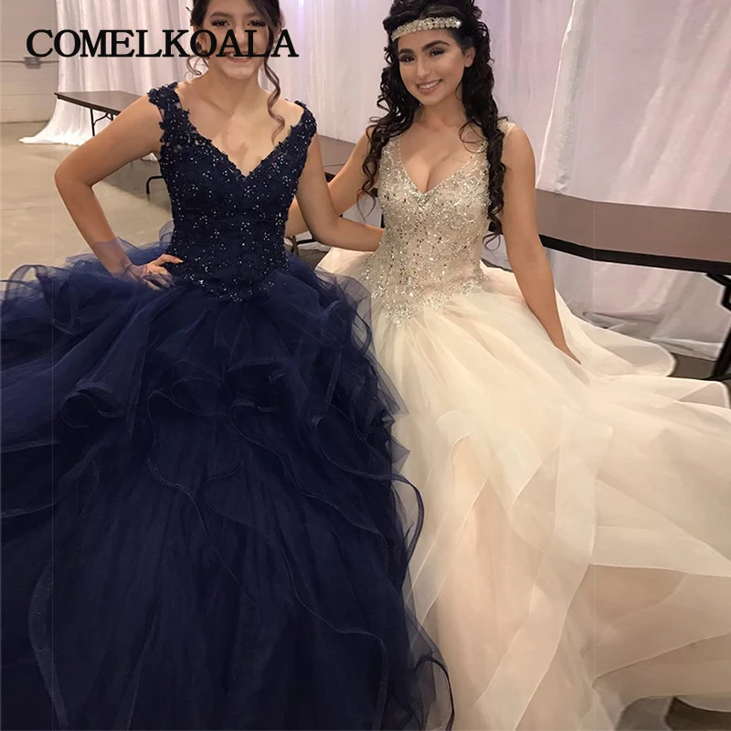 Пышное Quincenera платья бальное платье Sexy V шеи бисером слоистых тюль девушки сладкий 15 платье плюс Размеры индивидуальный заказ праздничные платья