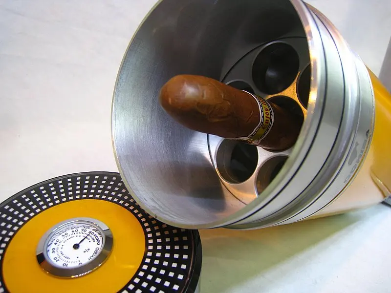 Cigar Humidor moisturizing tube barrel seven holes cigar holder tank