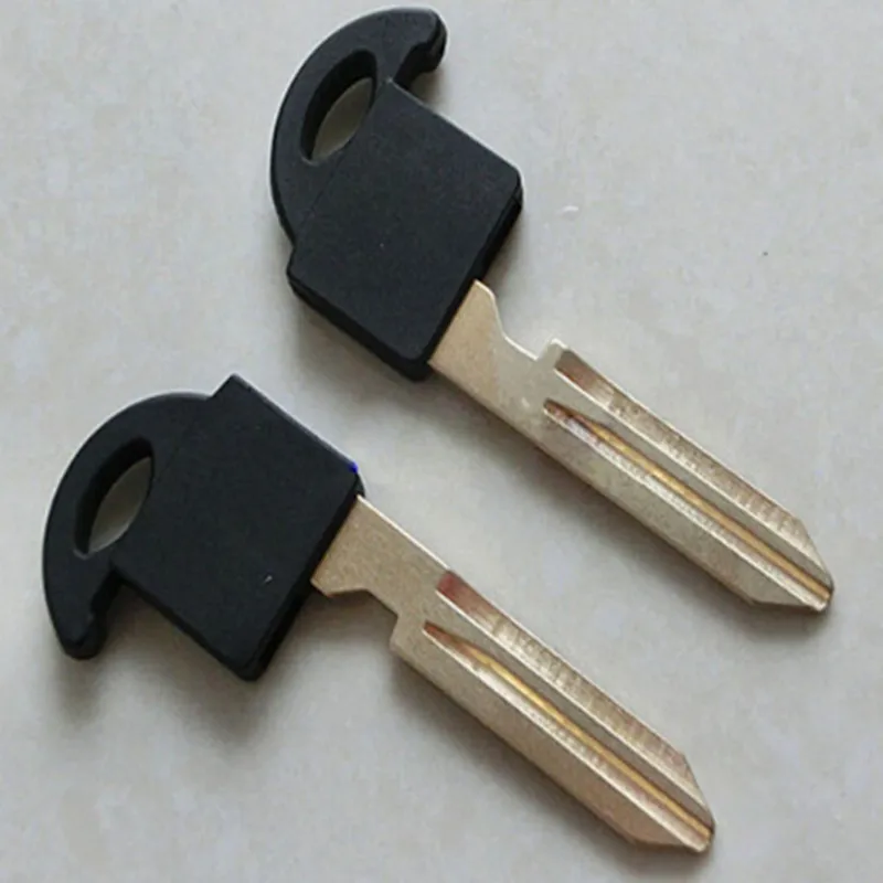 

DAKATU New 2 Buttons Modified Flip Folding Remote Car Key Shell Case Blank For Nissan Succe Remote shell