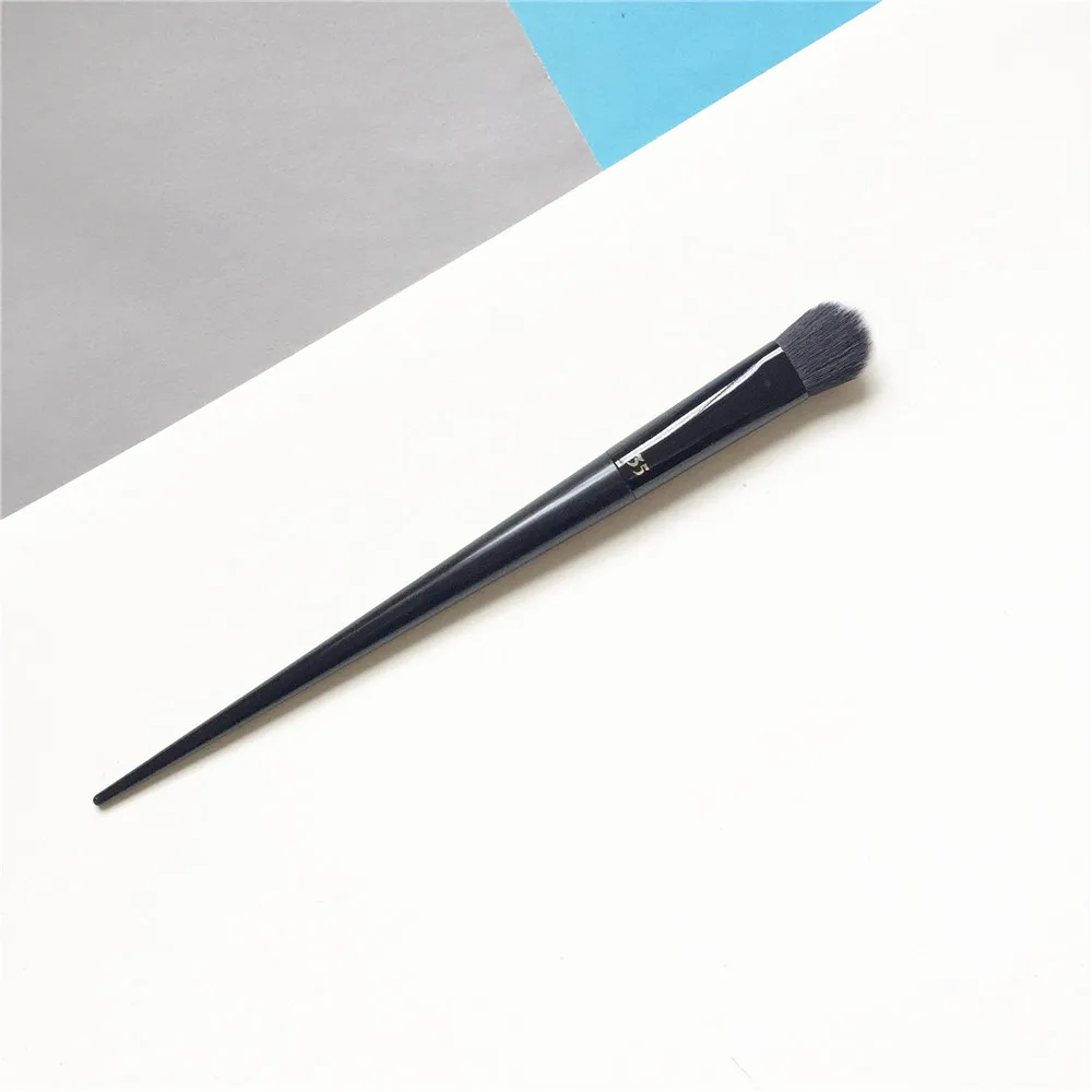 Kat Von D Lock it Angled Shadow Brush #35 _ 2
