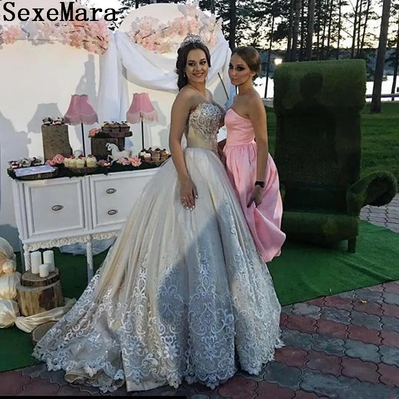 luxury-tulle-ball-gown-wedding-dresses-3d-floral-appliques-beaded-lace-bridal-gowns-plus-size-sleeveless-vintage-wedding-dress (1)