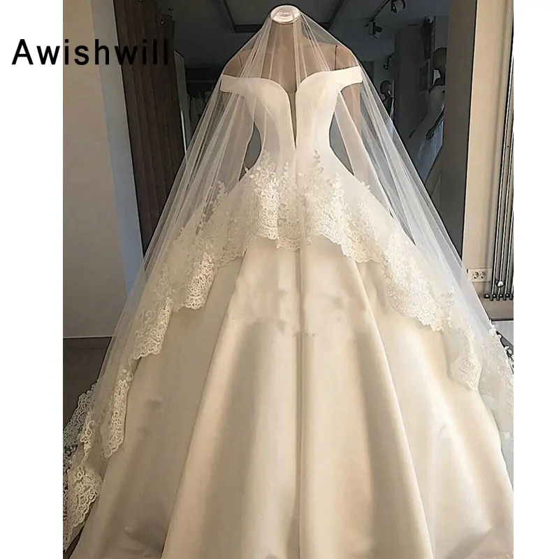 

Simple Ball Gown Wedding Dresses 2019 Off The Shoulder V-neck Satin Women Bride Wedding Gowns With Long Veil