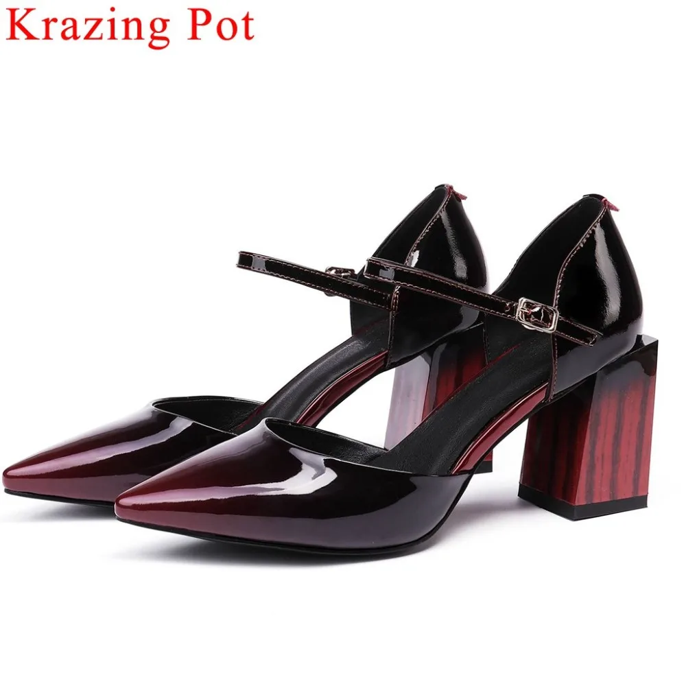

Krazing pot vintage mixed color design European designer buckle strap large size office lady hollow thick heels women pumps L0f1