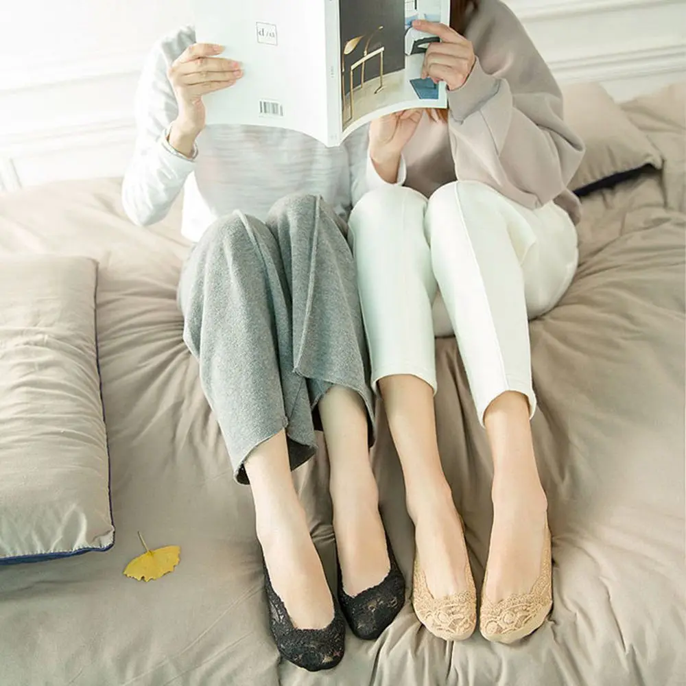 2019 summer trend models 1 pair of women's lace socks non-slip invisible lining low to help the boat fashion hot