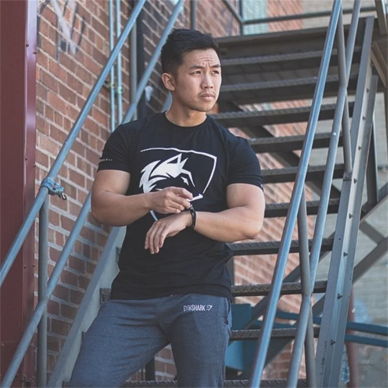 Summer Men Gyms Brand t shirt Fitness Workout Cotton Slim T-Shirt Man Short Sleeve Tops Male Casual Fashion Printed Tee clothing Summer Men Gyms Brand t shirt Fitness Workout Cotton Slim T-Shirt Man Short Sleeve Tops Male Casual Fashion Printed Tee clothing