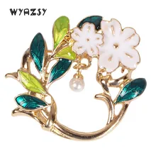 Luxury Enamel Green Leaf Brooches Fashion White Pearl Flowers Shawl Scarf Buckle Clips Wedding Women Accessories Jewelry Gifts
