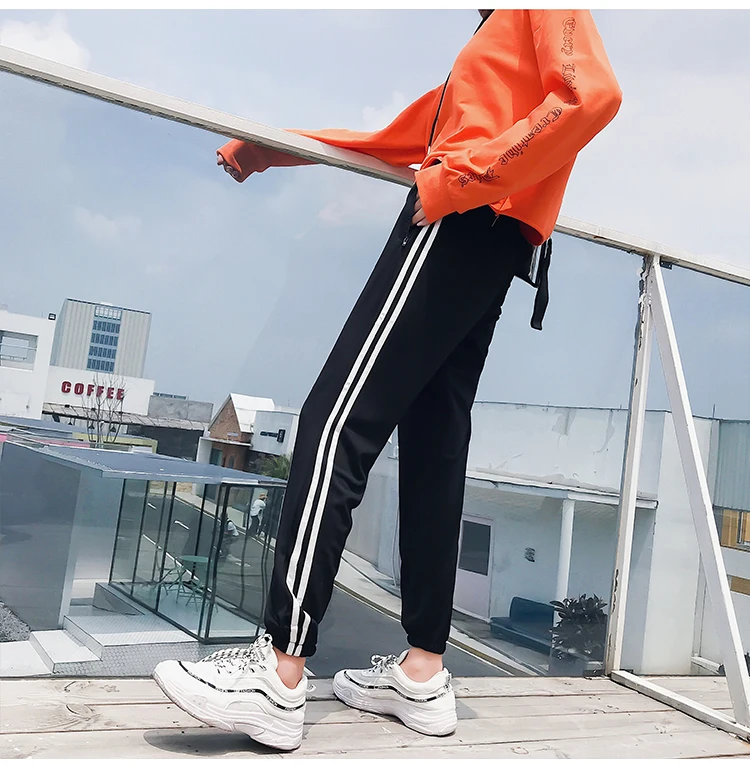 المرأة الرياضية السراويل قيعان الربيع الصيف الإناث ركض الملابس مزدوجة مخطط هارين السراويل Sweatpants السراويل الرياضية المرأة الرياضية السراويل قيعان الربيع الصيف الإناث ركض الملابس مزدوجة مخطط هارين السراويل Sweatpants السراويل الرياضية