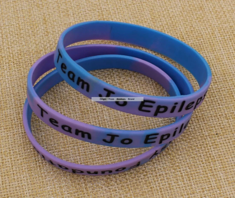 Hot-Sale-Fashion-Debossed-Cheap-Custom-Silicon-Bracelet