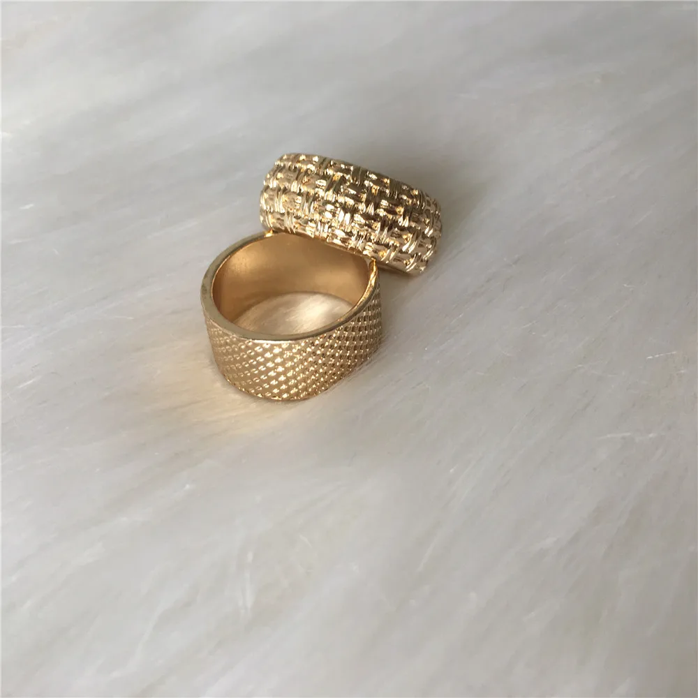 Модные ювелирные изделия Золотое покрытие текстурированный широкий набор колец для унисекс