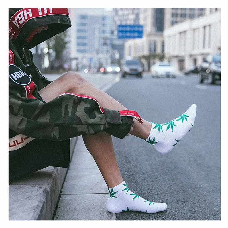 Harajuku-Women-Socks-Maple-Leaf-Socks-Women-Casual-Cotton-Short-Socks-Fashion-Weed-Socks-Women(4)