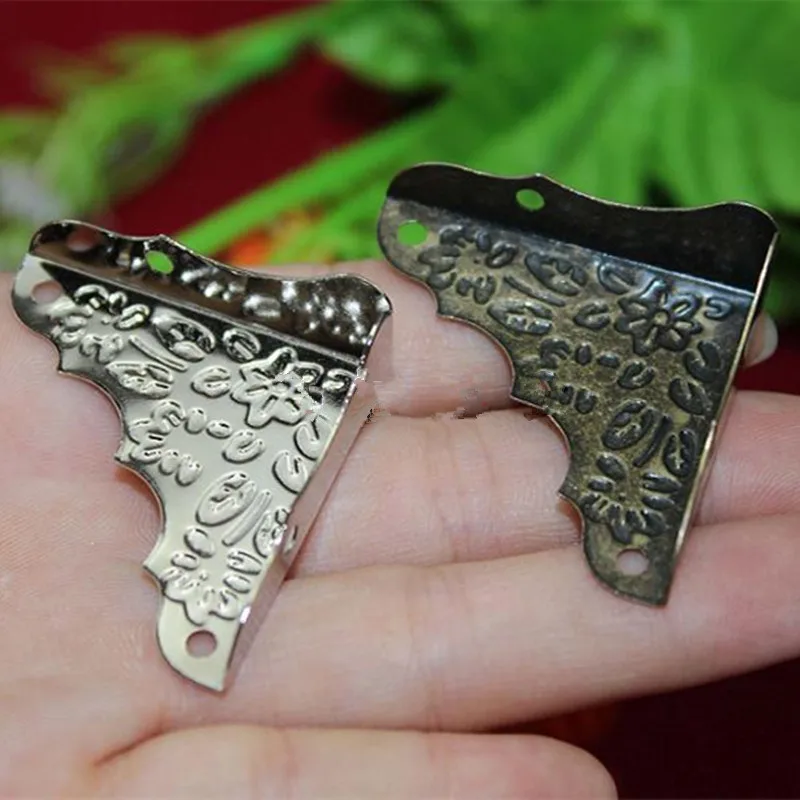 Antique-Iron-Right-angle-legs-Wooden-Box-Hardware-Corner-Brackets-Decor-Four-sides-protection-Pattern-Carved (1)