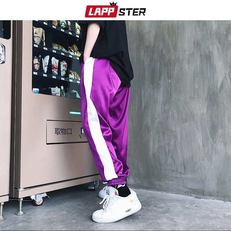 LAPPSTER الشارع الشهير الحرير ركض السراويل الرجال 2019 رجل الهيب هوب الجانب مخطط Sweatpants الذكور الكورية الشارع نمط السراويل الترنك XL