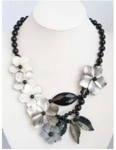 

Exquisite Black Agates white Shell flower pendant Necklace Fashion Free shipping