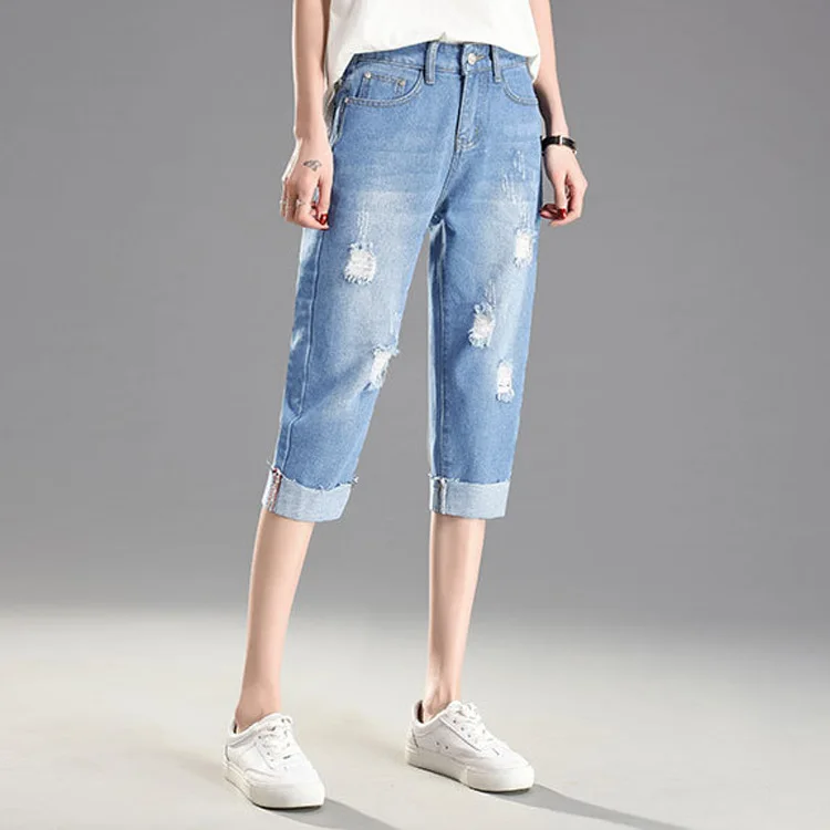 Большой размеры бриджи для женщин летние джинсовые до середины икры Длина рваные брюки стиля гранж прямые свободные укороченные джинсы