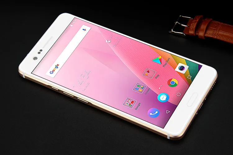 SHARP Z3 FS8009 4GB RAM 64GB ROM Qualcomm Snapdragon 652 1.8GHz Octa Core 5.7 Inch 2.5D Corning Gorilla Glass 2K WQHD Screen Android 7.0 4G LTE Smartphone