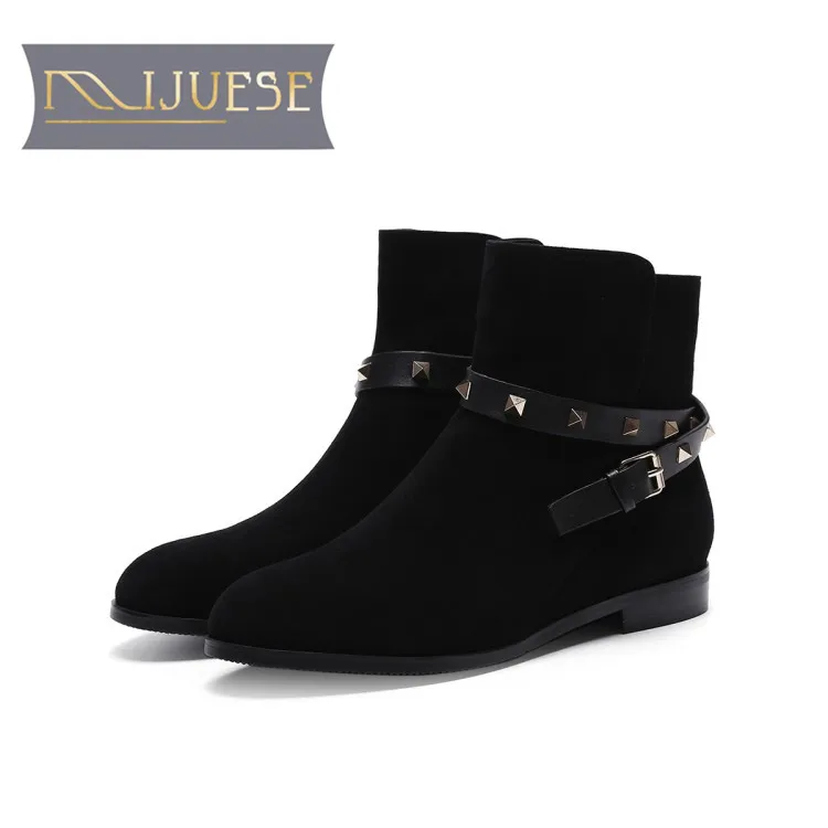 

MLJUESE 2018 women ankle boots Kid Suede rivets Black color pointed toe slip on autumn spring low heel women martin boots