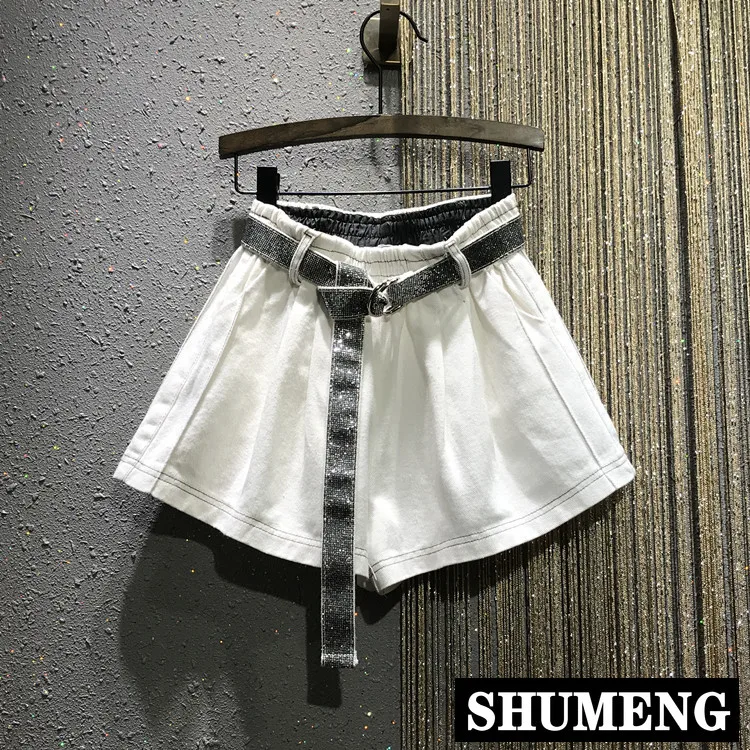 

European 2019 Summer New High Waist White Wide-legged Shorts Women's Large Size Shorts with Belt